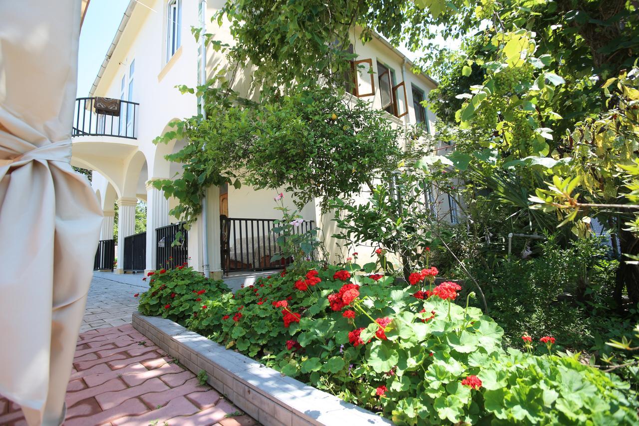 Talo'S Guest House Makhinjauri Exterior photo
