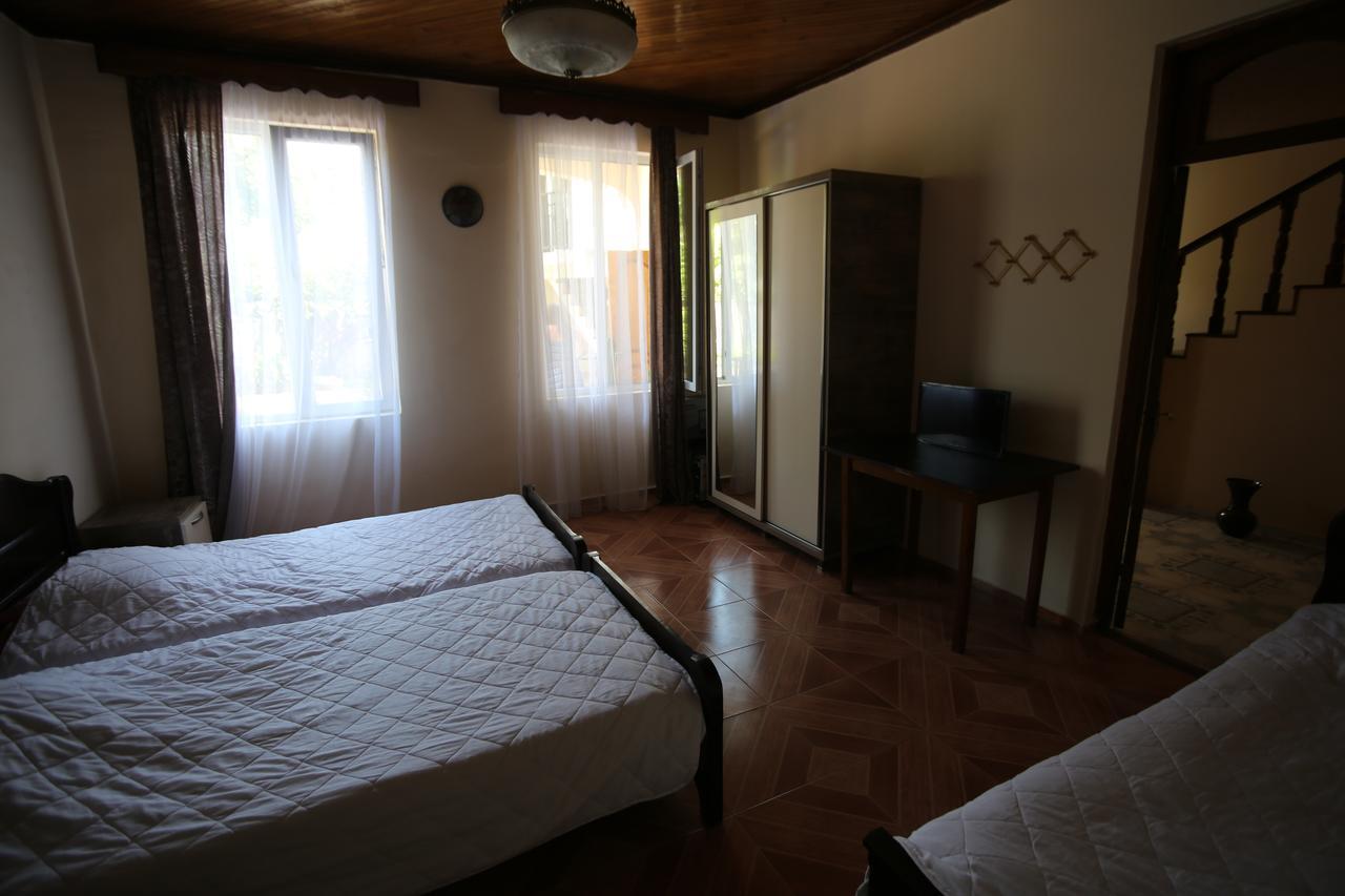 Talo'S Guest House Makhinjauri Exterior photo