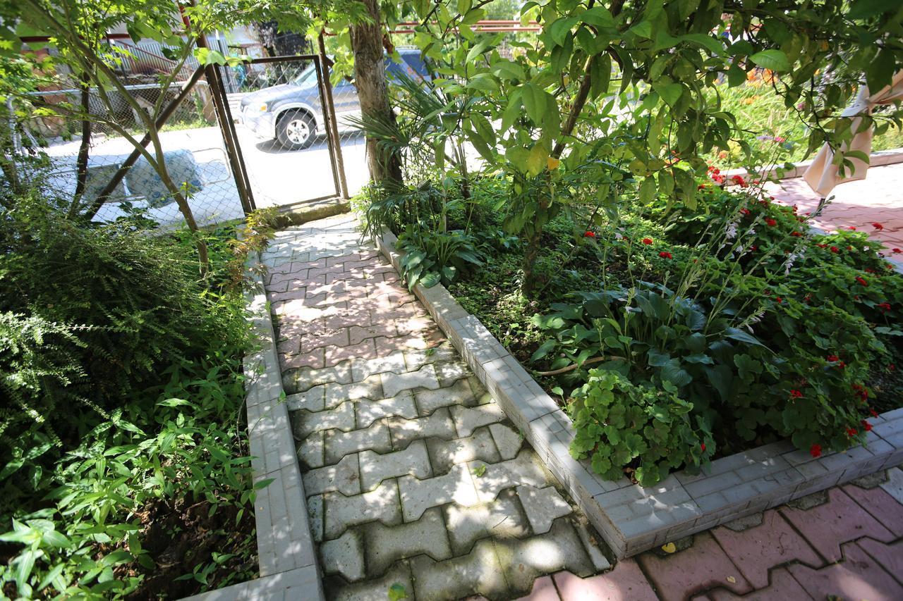Talo'S Guest House Makhinjauri Exterior photo