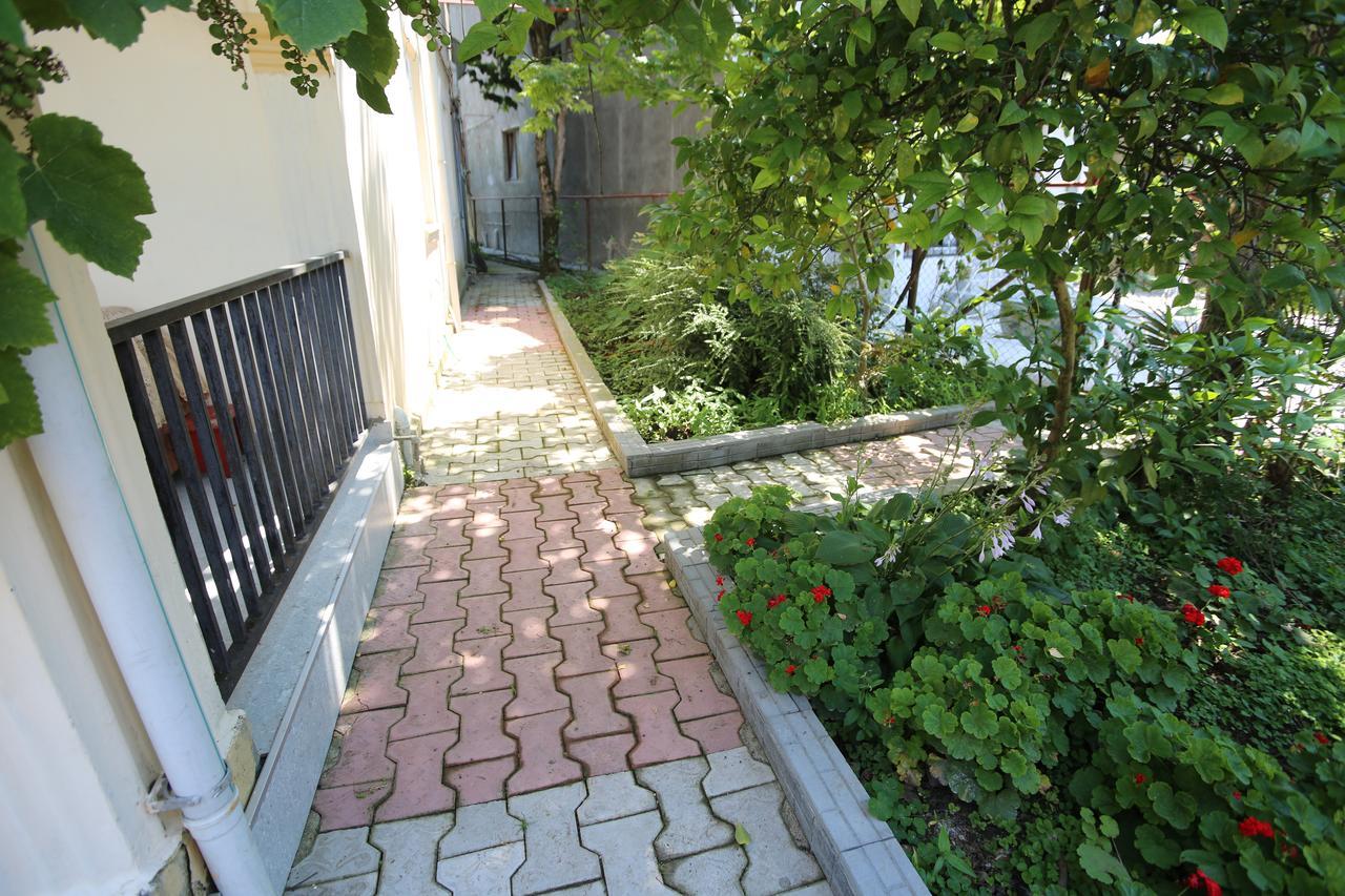 Talo'S Guest House Makhinjauri Exterior photo